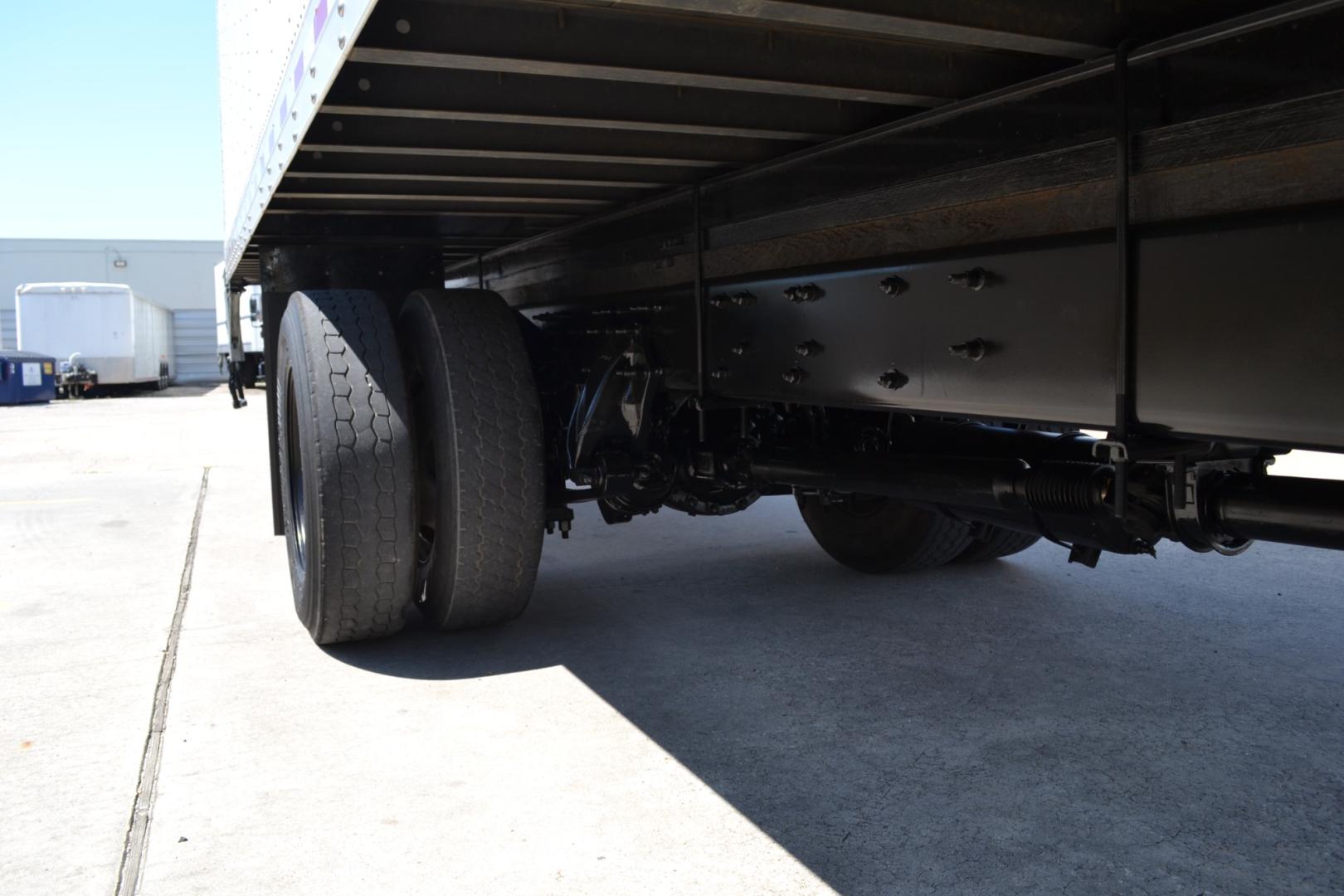 2019 WHITE /BLACK FREIGHTLINER M2-106 with an CUMMINS B6.7L 240HP engine, ALLISON 2500RDS AUTOMATIC transmission, located at 9172 North Fwy, Houston, TX, 77037, (713) 910-6868, 29.887470, -95.411903 - Photo#7